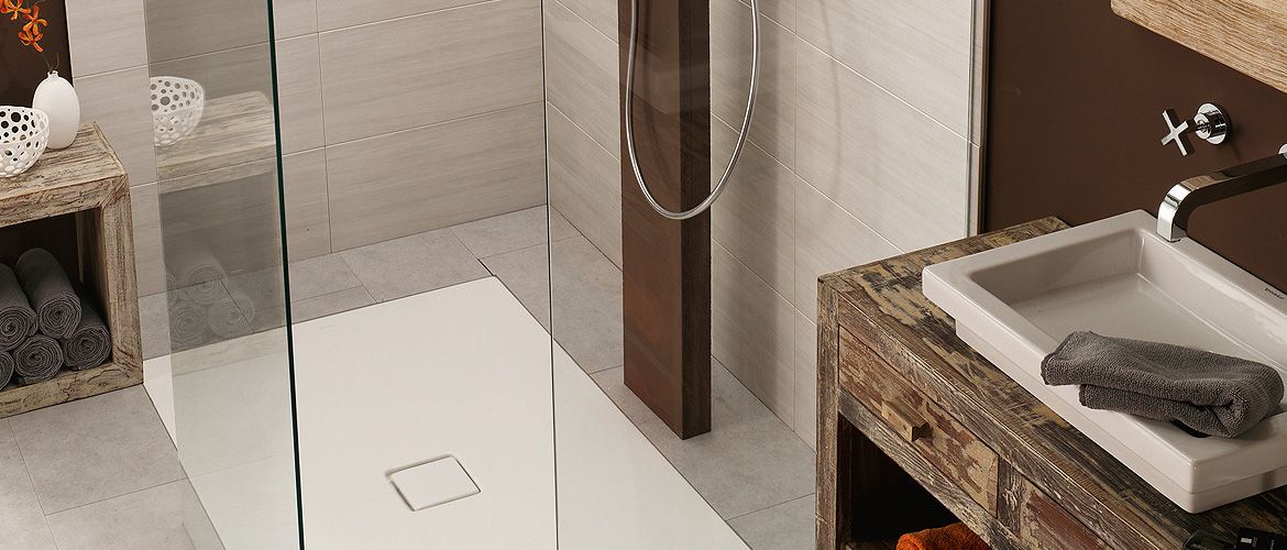 Kompakte Sanitärobjekte und Badmöbelmodule, die intelligent den zur Verfügung stehenden Platz nutzen, schaffen Freiraum.